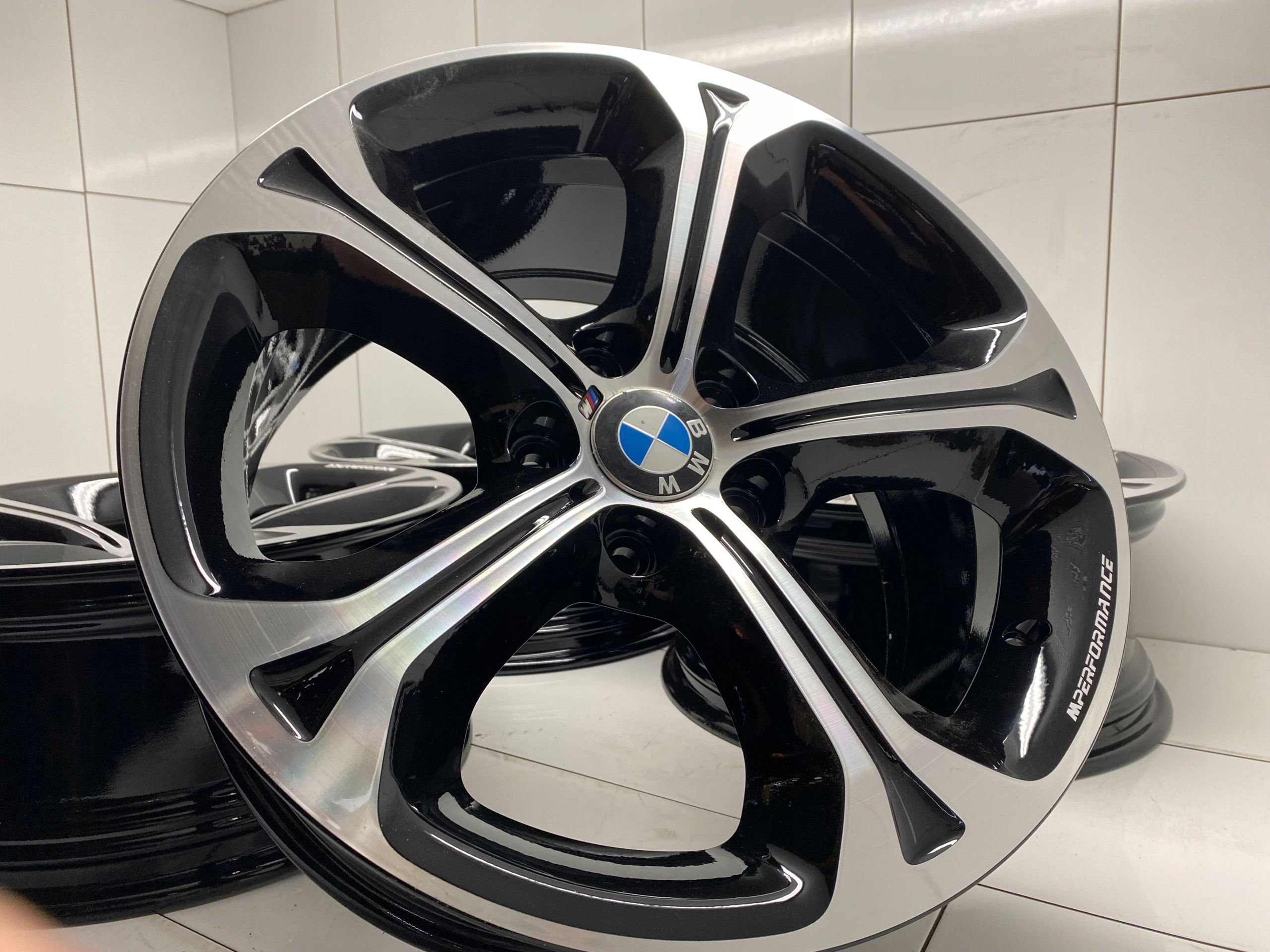 Felgi 18 BMW F10 F11 F01 m Performance 8 ET30