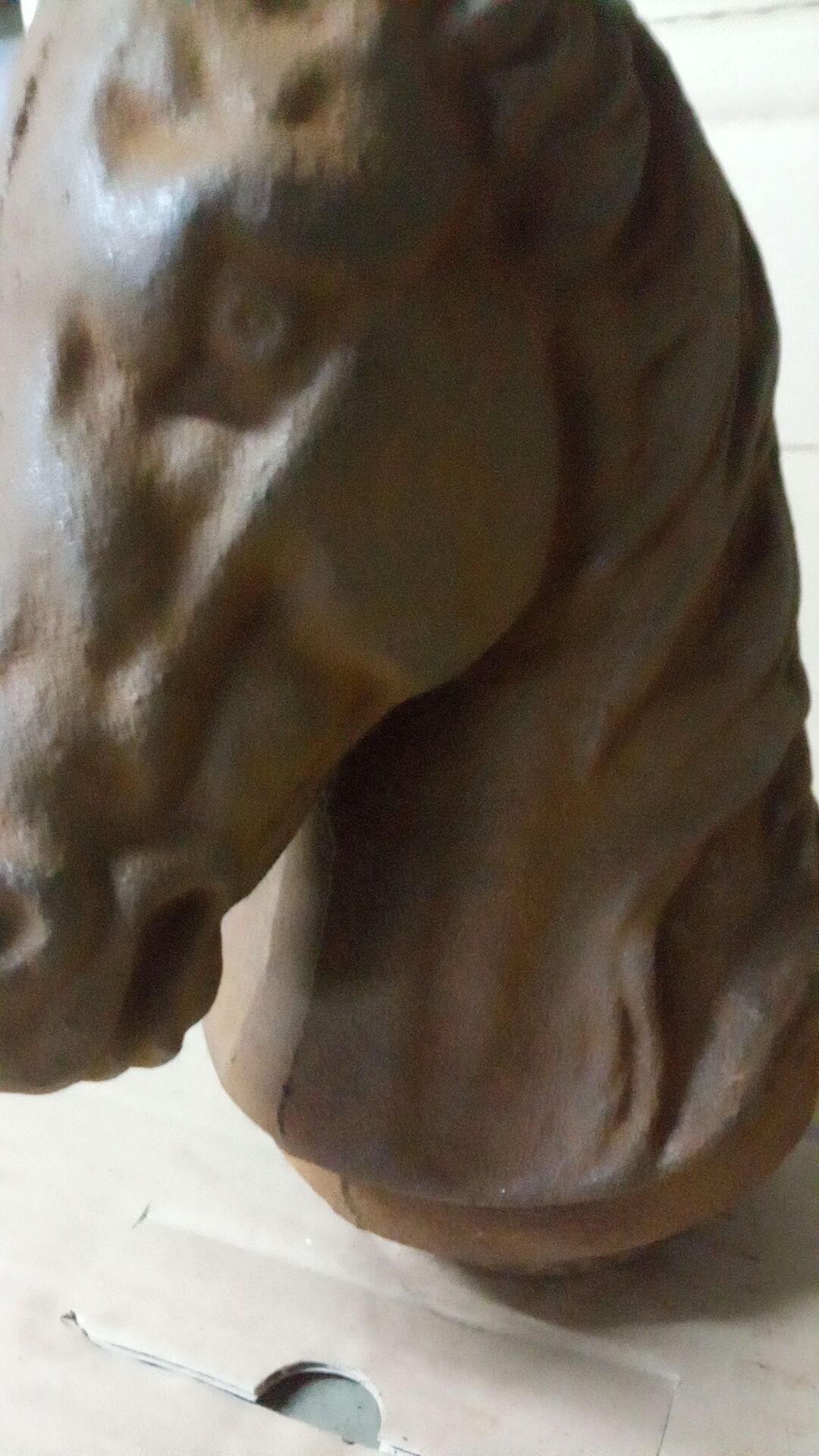 Posągi  końskich głów