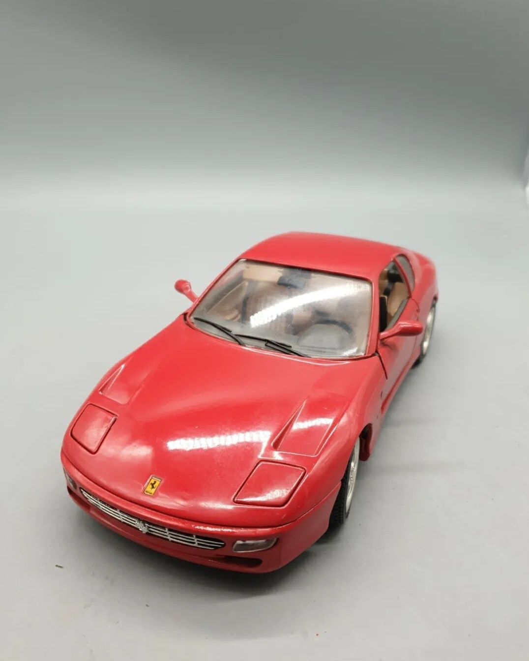 Model auta w skali 1:18 Bburago Ferrari 456GT 1992r