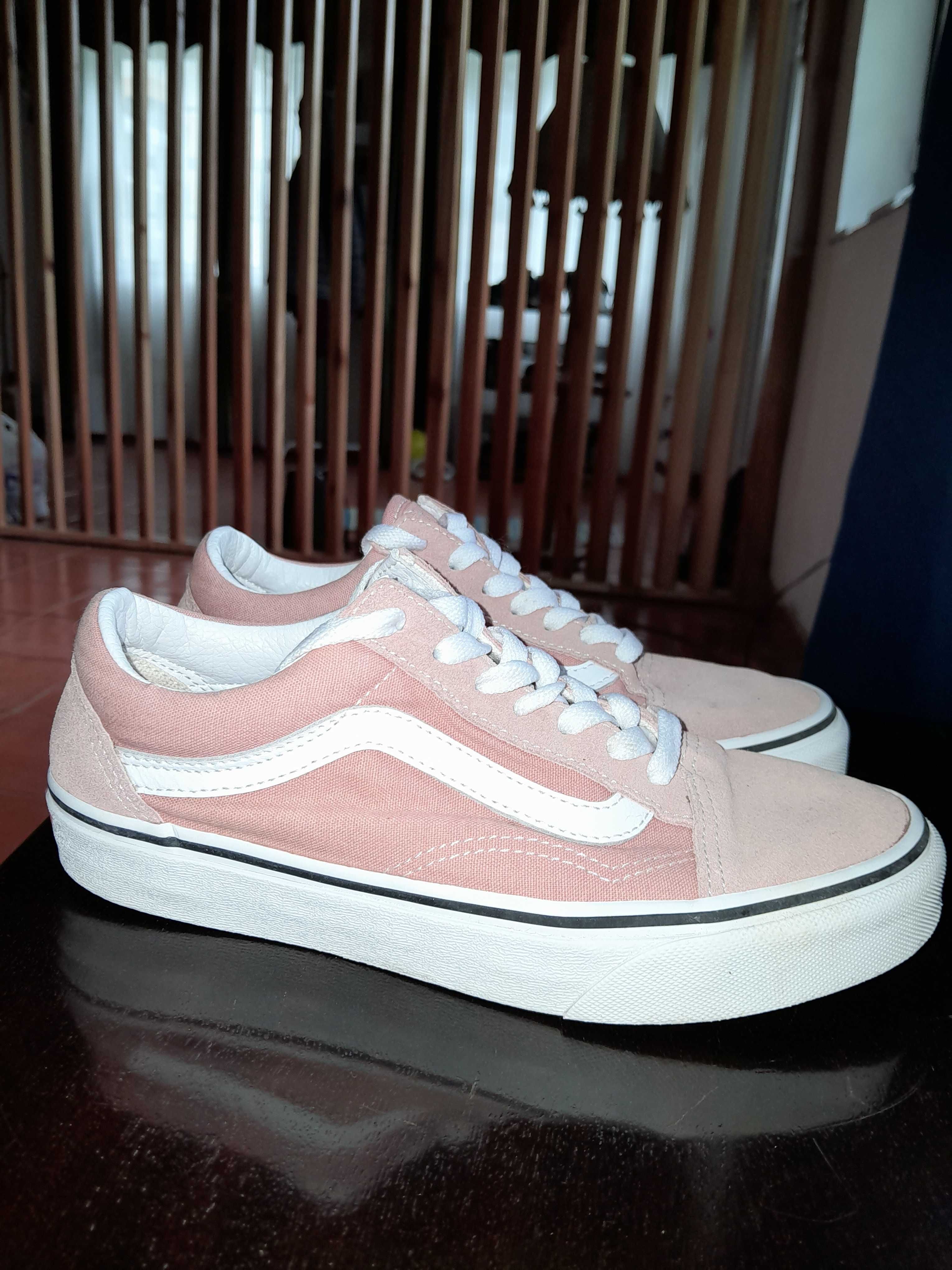 Vendo Vans poucas vezes usadas