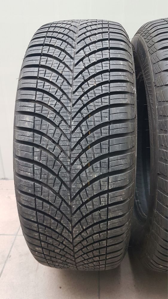 2 x Goodyear VECTOR 4SEASONS 235/60/17 102 H