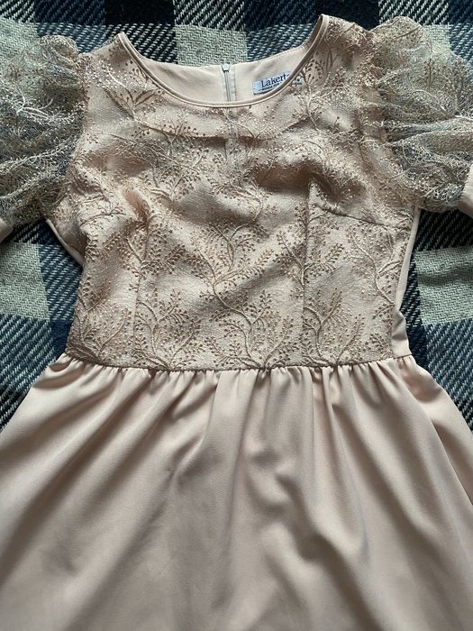 Плаття з коротким рукавом персикового кольору