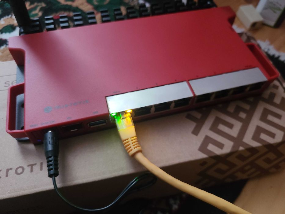 WiFi Роутер MikroTik RouterBOARD L009UIGS-2HaxD-IM Читати опис!