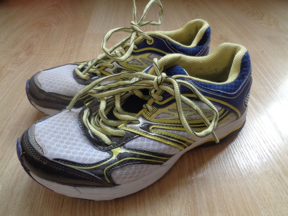 Buty sportowe tak zwane adidasy do szkoły ładne zadbane roz. 36.