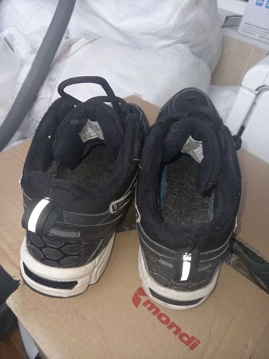 Кросівки Asics зимові в гарному стані