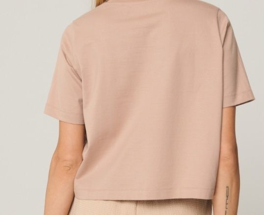 Śliczny damski t shirt.