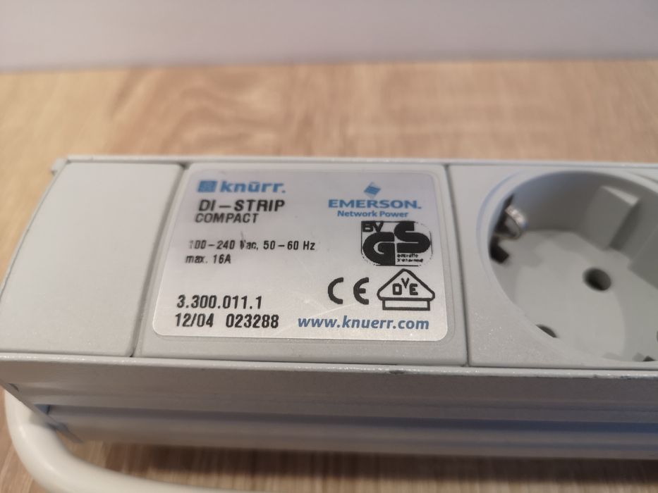 Listwa zasilająca 11 gniazd Knurr Di Strip Compact 16A