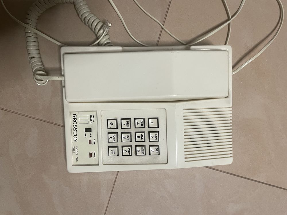 Telefon stacjonarny z klawiatura
