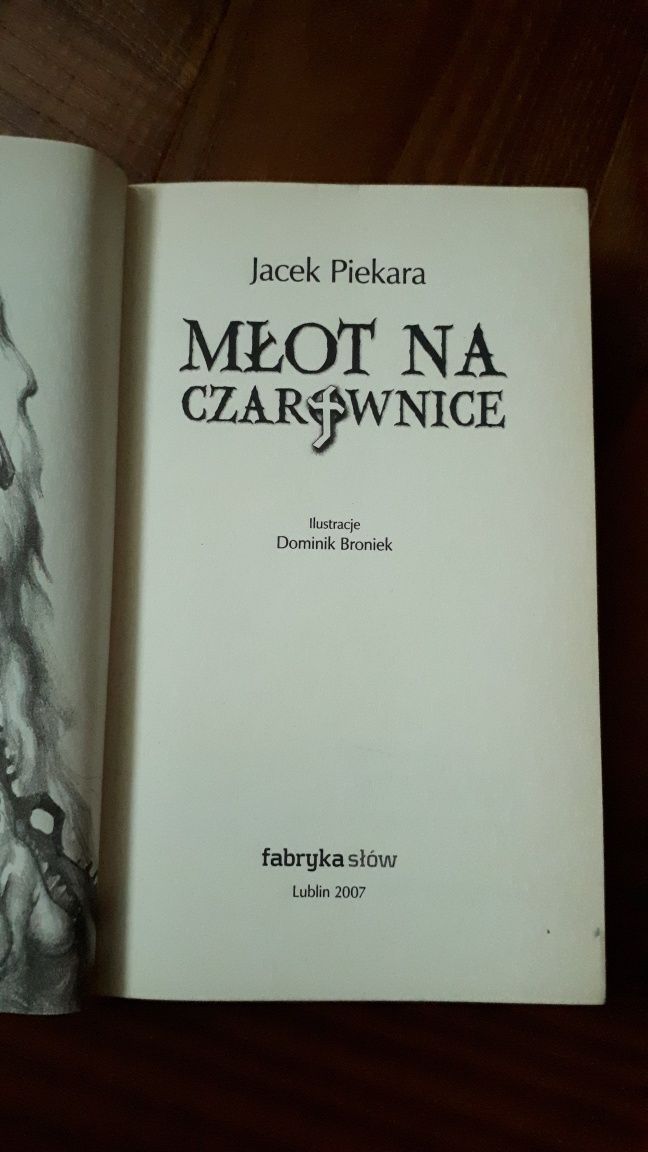 Młot na czarownice - Jacek Piekara