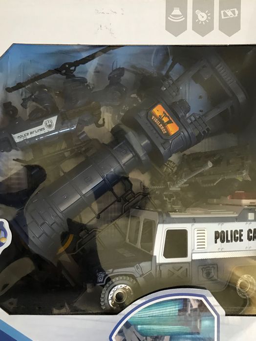 2 игры: Игра полицейский город Вертолетная площадка+железная дорога