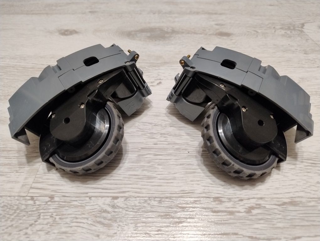 Moduł koła lewego ,L` + Moduł koła prawego ,R` Irobot Roomba 692