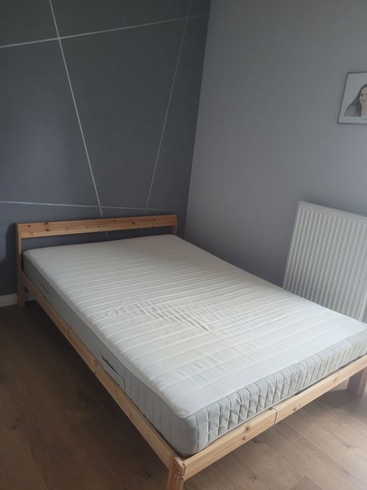 Łóżko sosnowe z materacem ikea 140×200