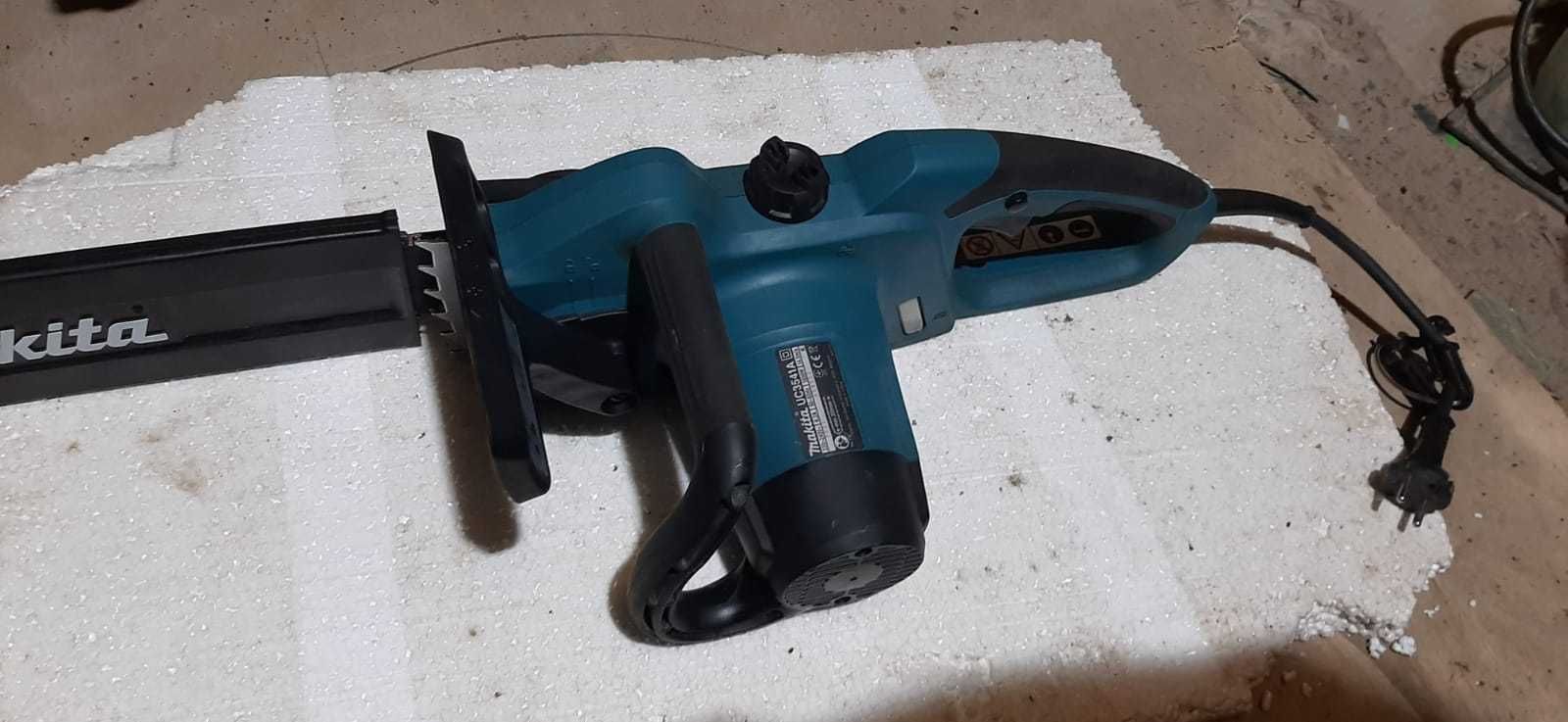 Електропила Makita UC3541A