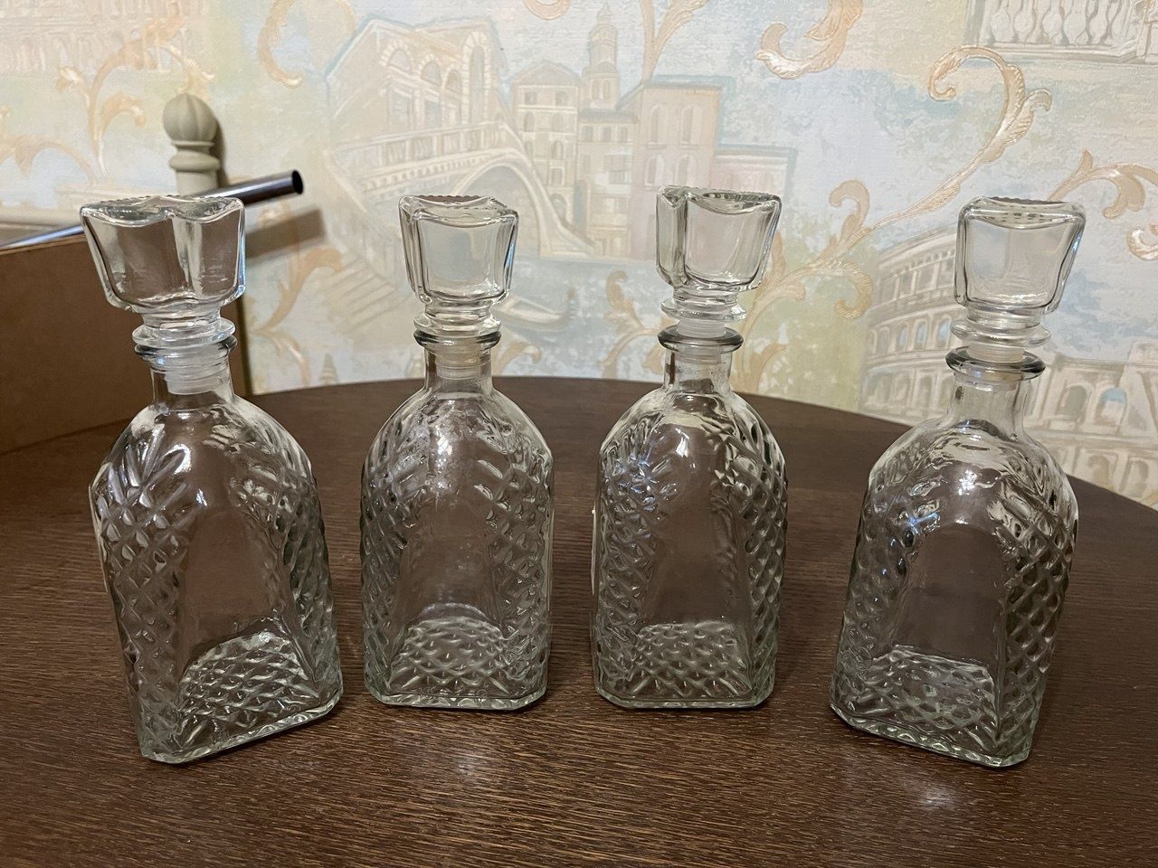 Скляні кувшини,графіни горілчані
