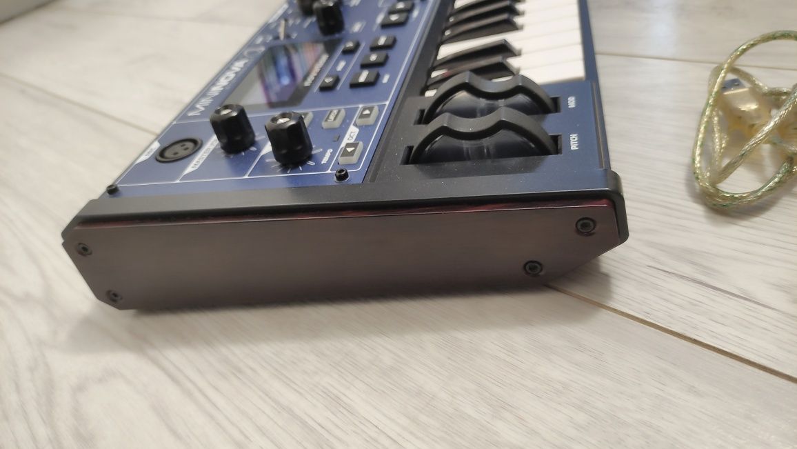 Novation Mininova + mikrofon