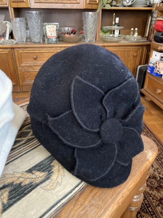 2 Czapki damskie TONAK w stylu retro