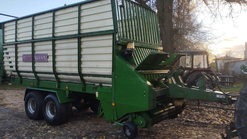 Przyczepa samozbierająca