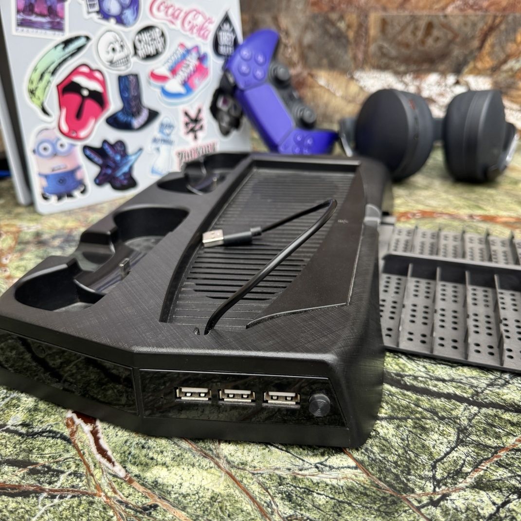 PS5 digital edition + 2 джойстика + навушники Pulse 3D + підставка