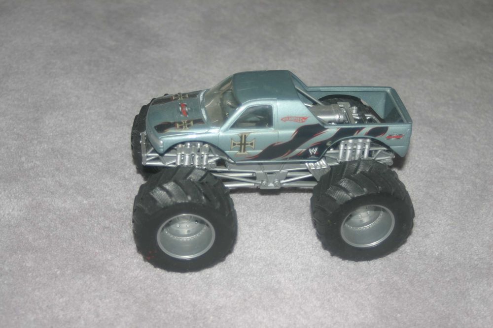 1:24   Hot Wheels Monster Truck Triple H WWE 2004