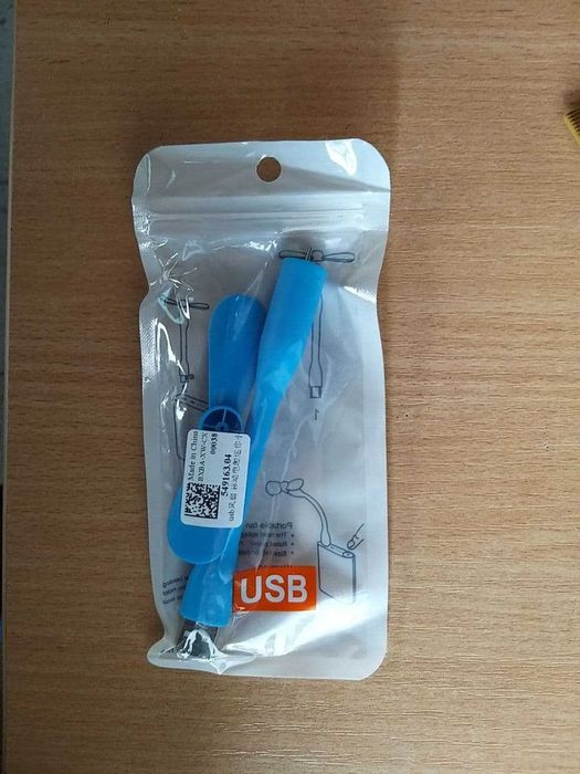 Гибкий USB-вентилятор разноцветные.