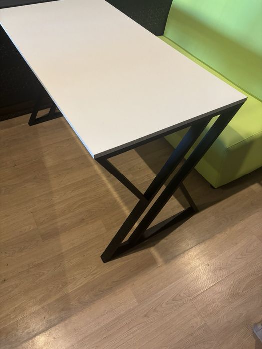 Рисоварки, столи, холодильна вітрина, дивани