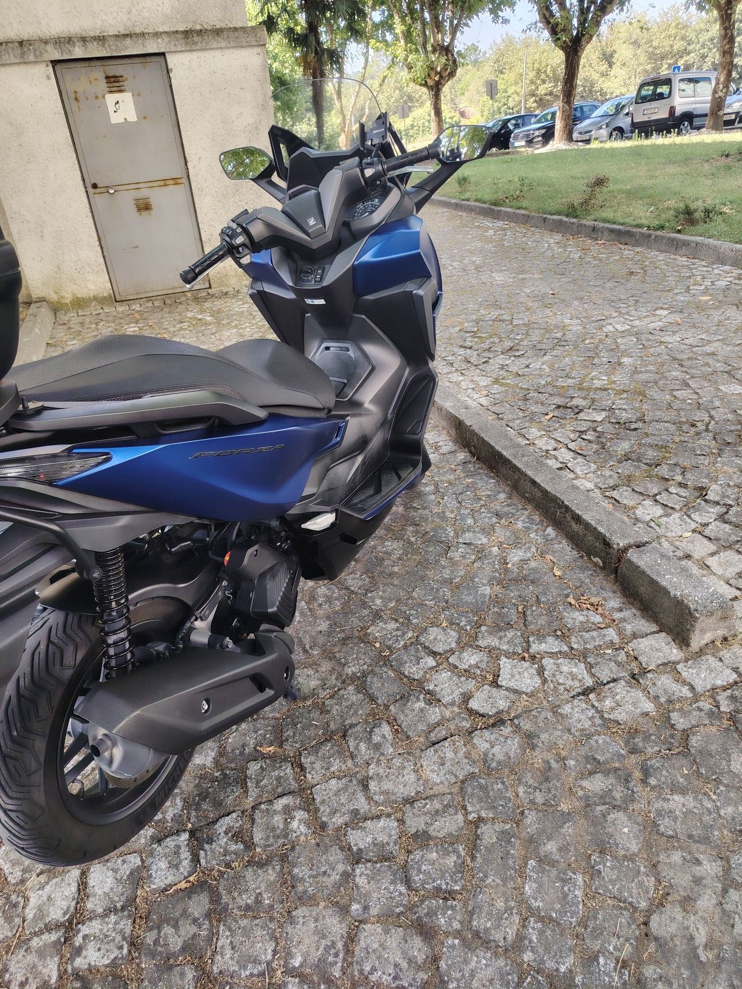 Honda Forza 125cc 2022 + Capacete