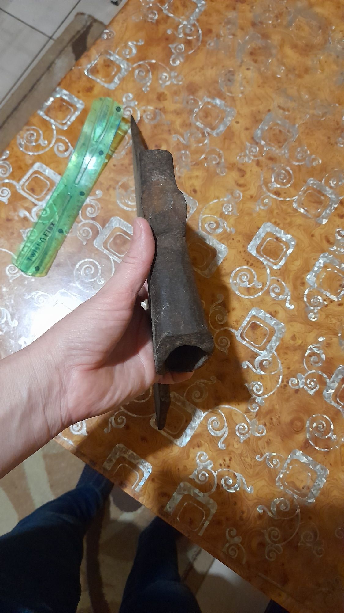 Топор потес сокира