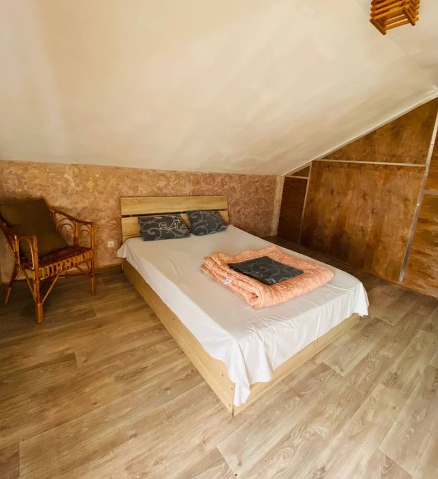 Оренда будинку подобово біля озера Земснаряд