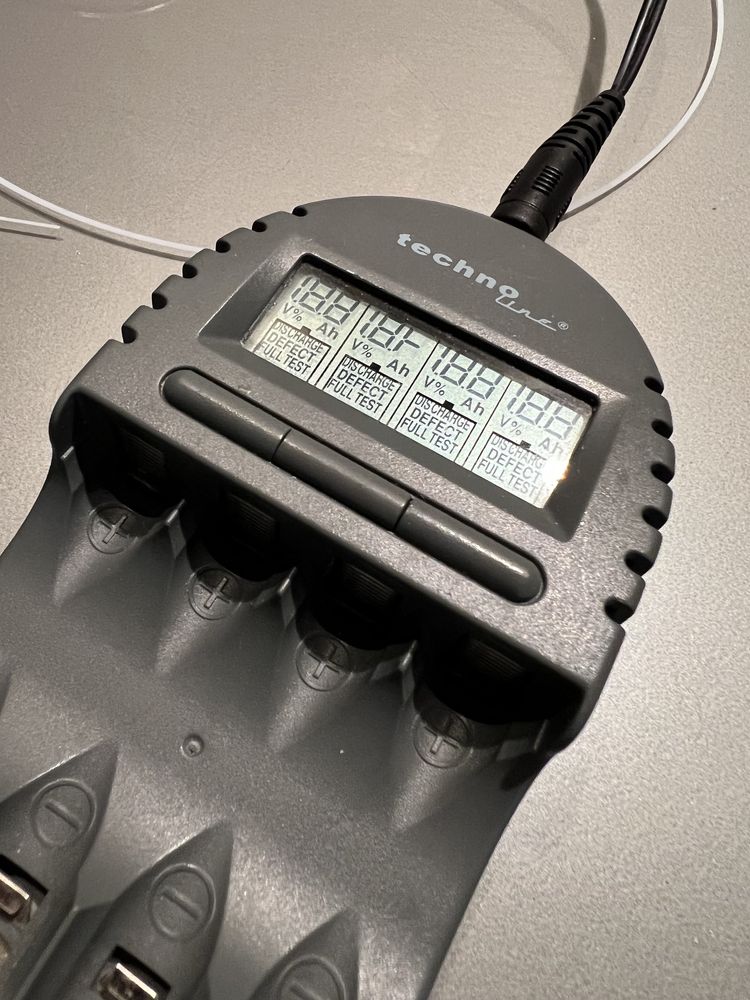 Зарядное устройство Technoline BC 450