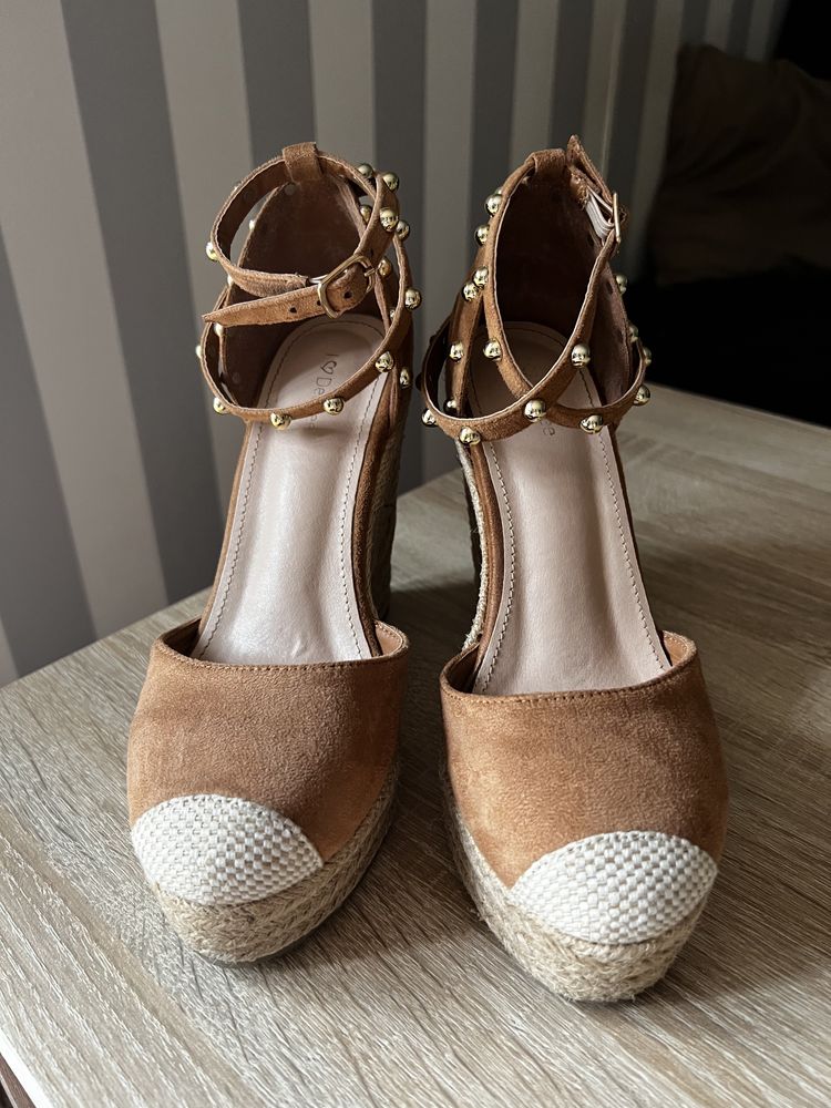 Brązowe espadryle na koturnie DeeZee r. 37