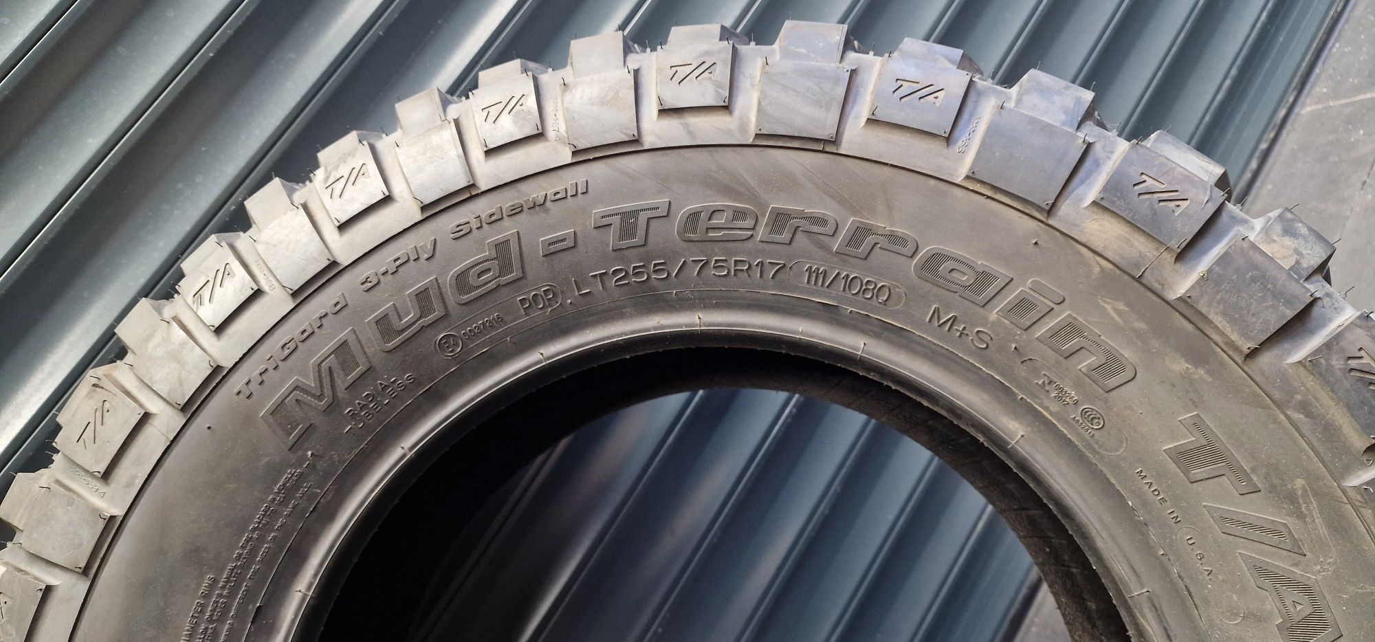 Opony BFGoodrich Mud Terrain T/A KM3 255/75R17