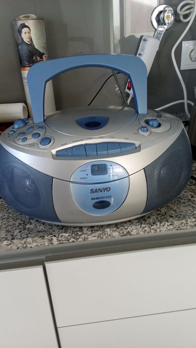 RÁDIO K7 e CD Portátil e Elétrico. Bom. 5 Fotos