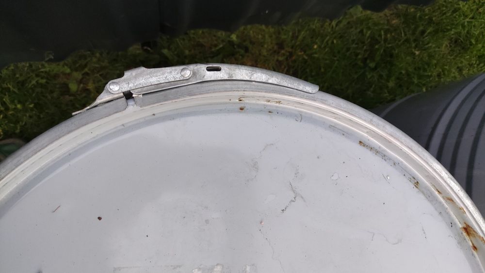 Beczka metalowa malowana 200l litrów