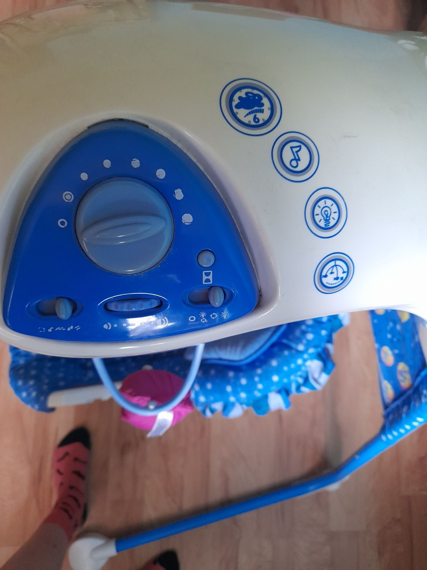 Huśtawka Fisher Price zasilana bateriami