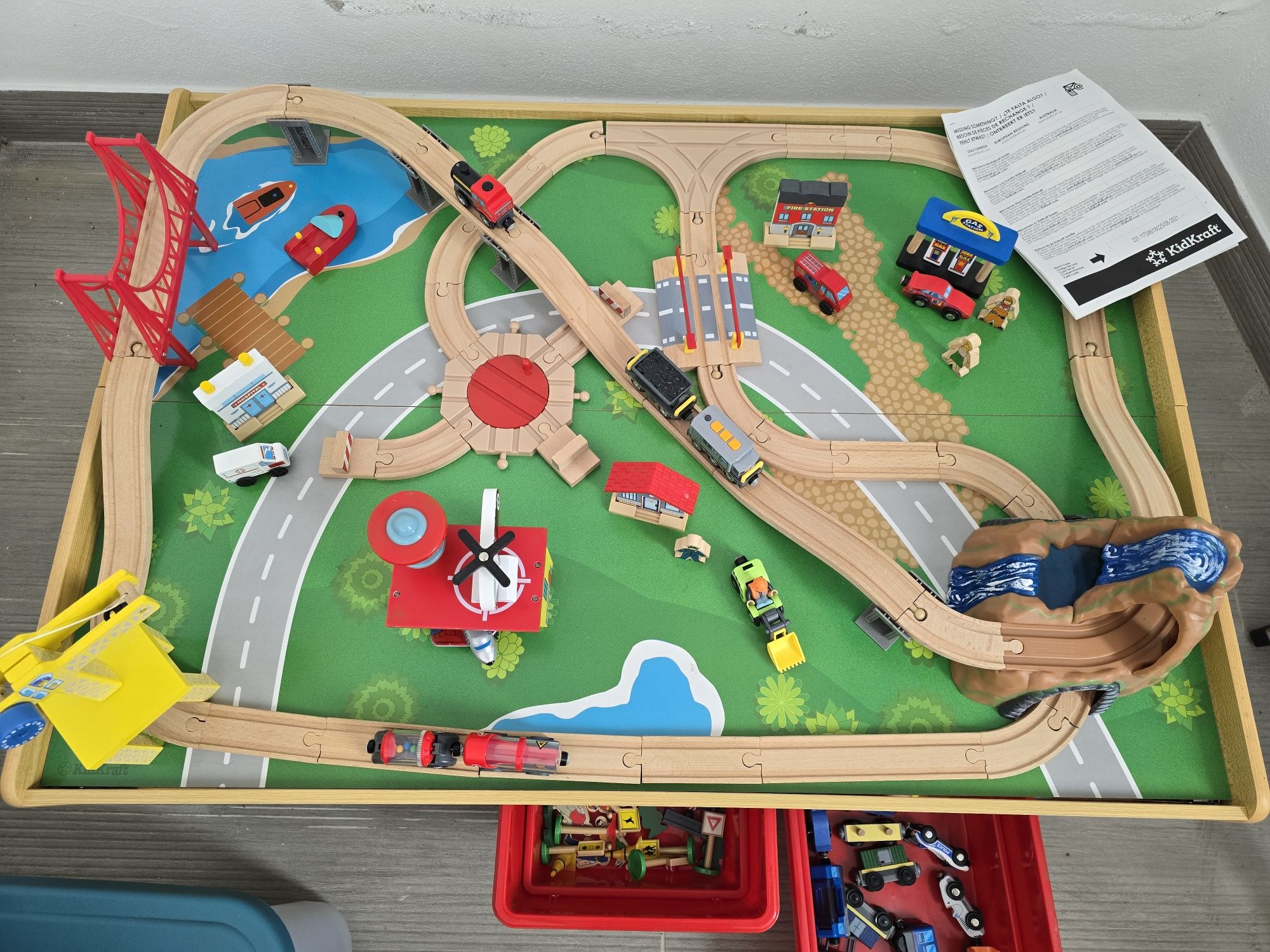 Mesa Kidkraft - Comboios