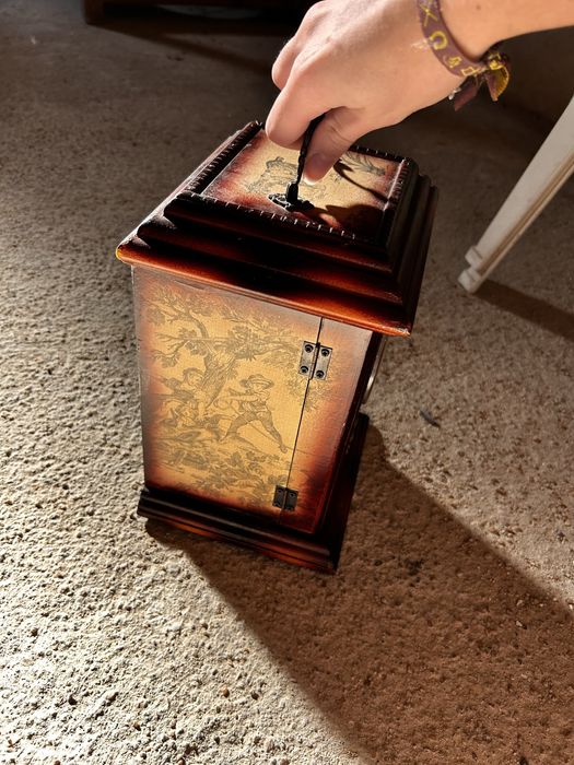 Relogio antigo de madeira