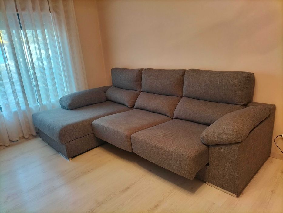 Sofá com chaise longue 4 lugares usado à venda - Ótimo Estado