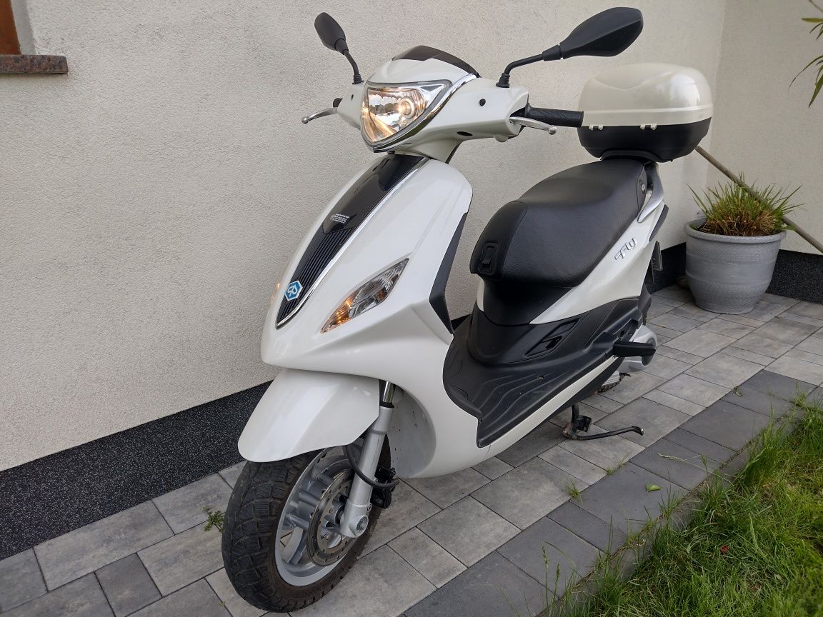 Piaggio fly 125 biała perła kufer świata LED dwa kluczyki Szwajcaria