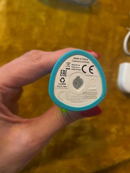 Szczoteczki Philips Sonicare dla doroslego i dla dziecka