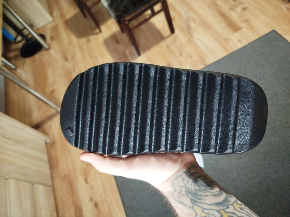 Klapki Yeezy Slide