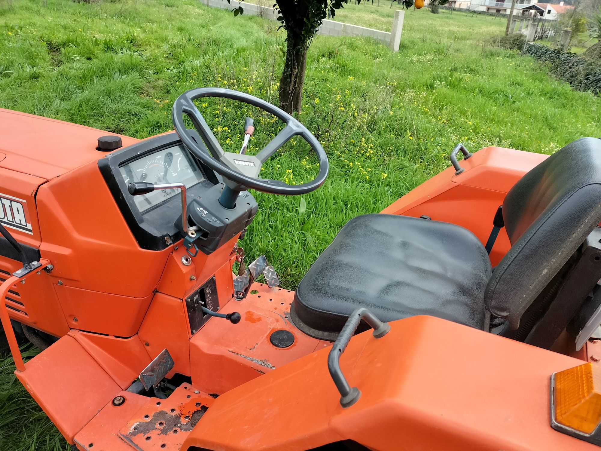 Trator kubota4x4 c inversor  l2850