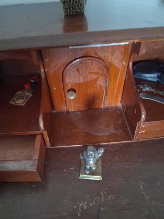 Escrivaninha muito antiga por apenas 150 euros