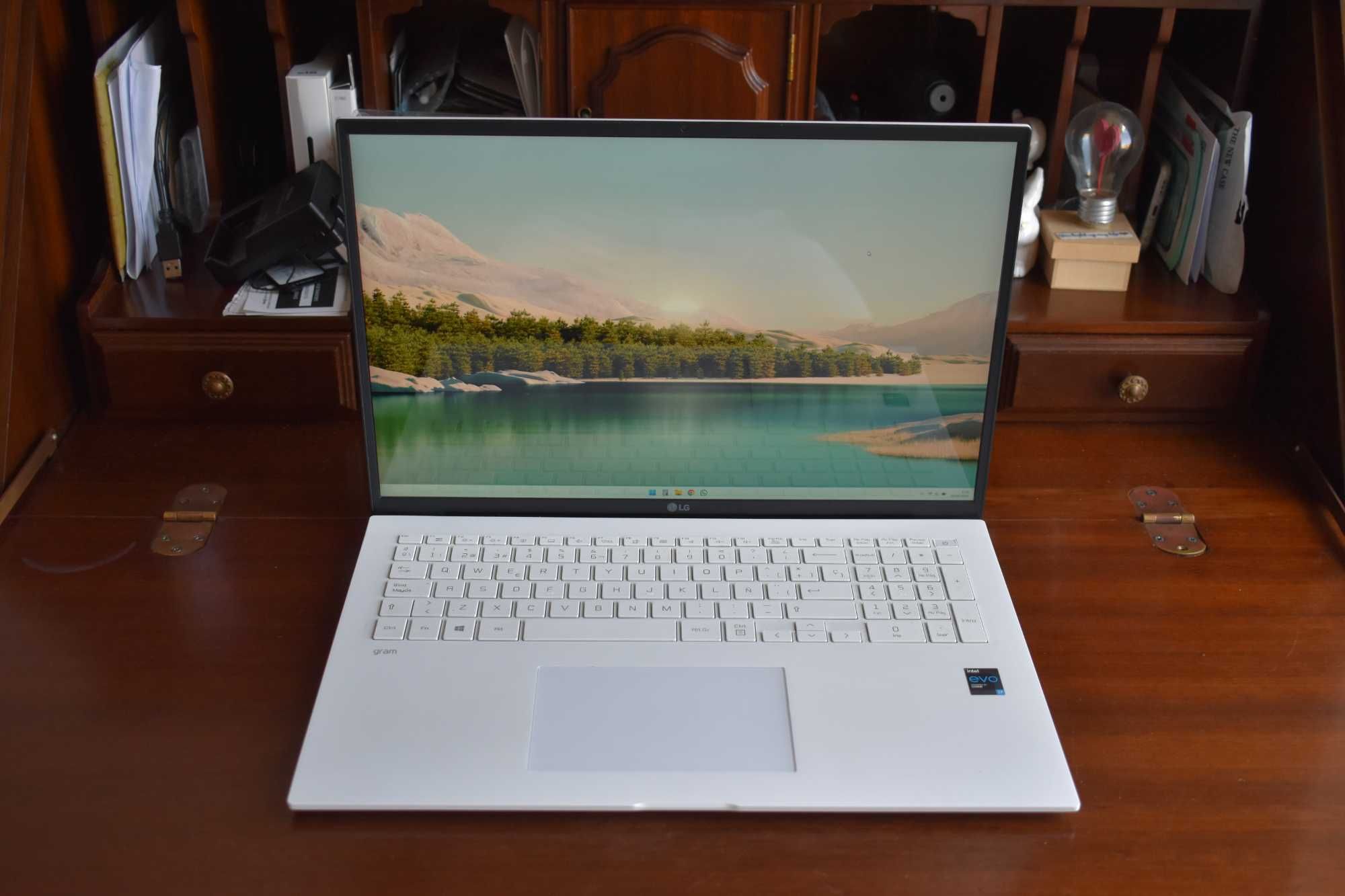 Portátil LG gram 17" ultrafino, 1TB SSD, 16 GB RAM, Windows 11