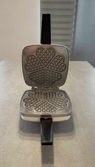 Вафельница Astoria электрическая