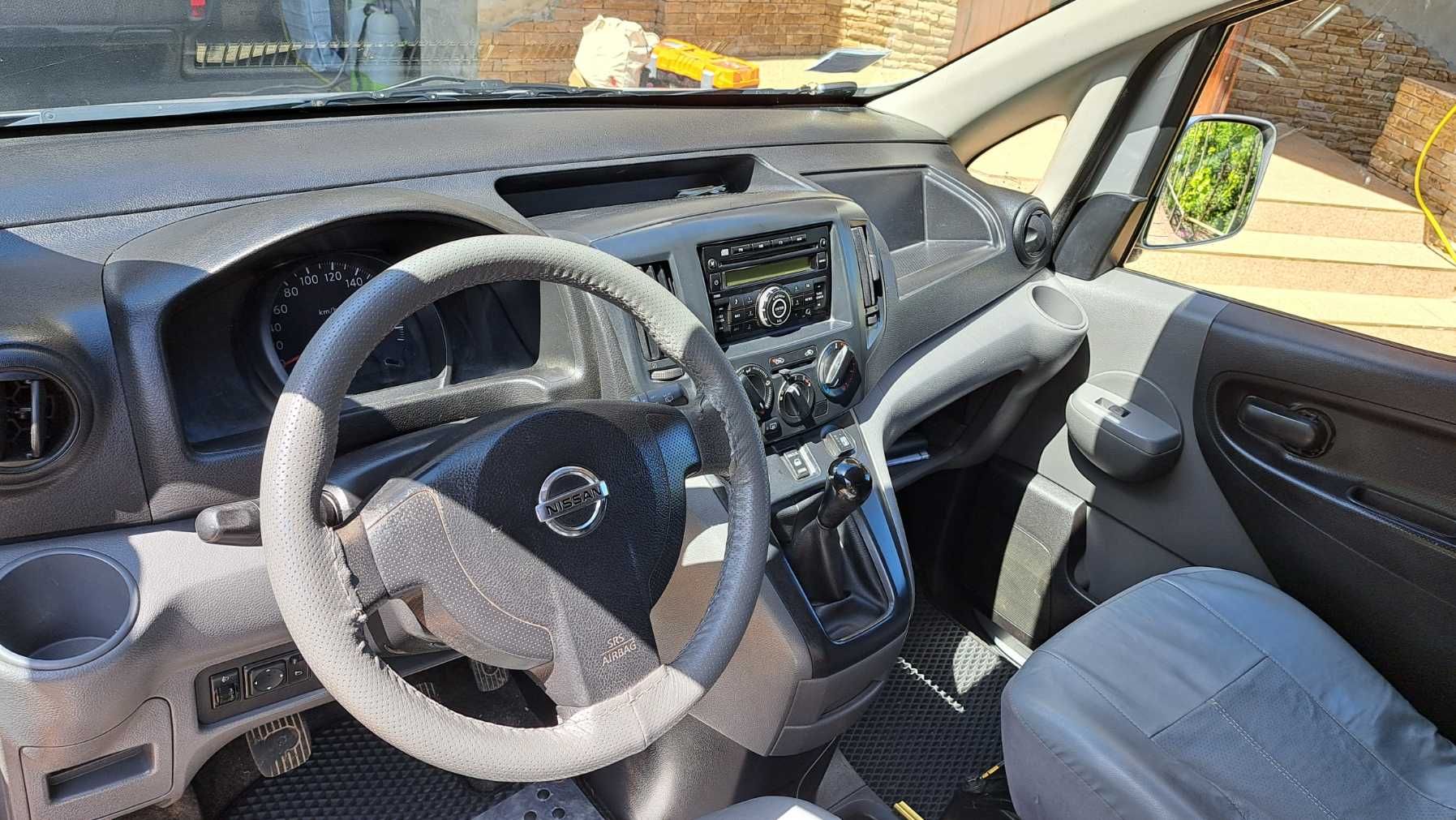 Продам авто вантажний фургон NISSAN NV200