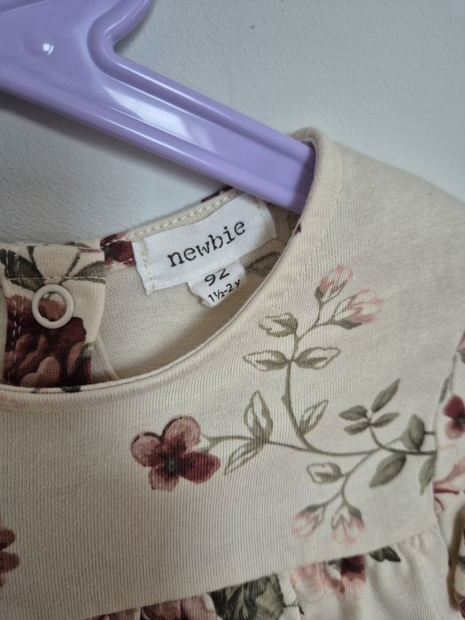 Sukienka w kwiatki dla dziewczynki Newbie 92