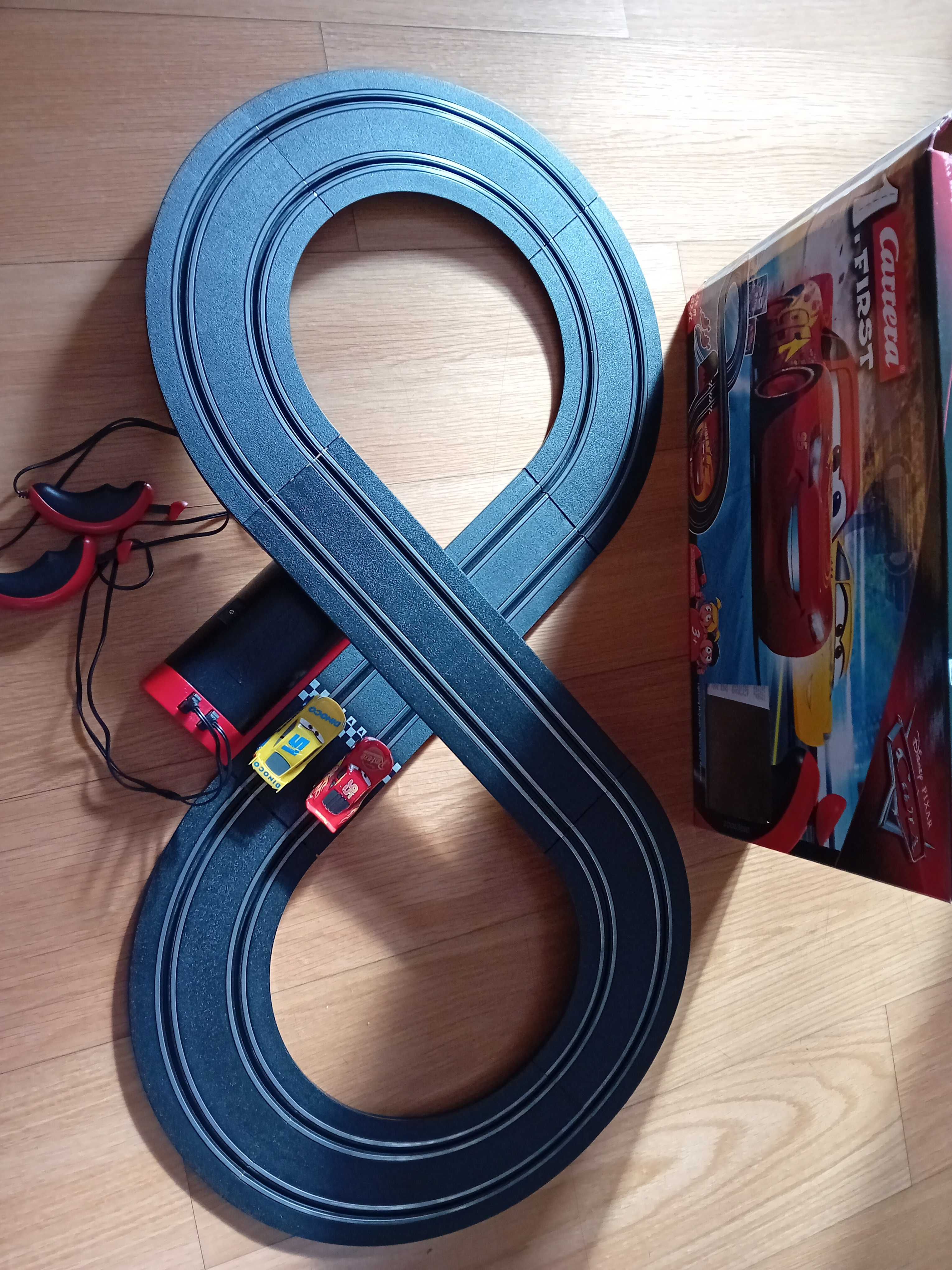 Primeira pista Faisca Disney Pixar Cars