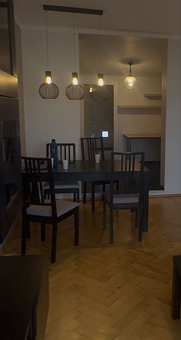 Drewniany stół z czterema krzesłami + Ława GRATIS