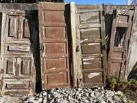 Portas antigas exteriores de madeira maciça