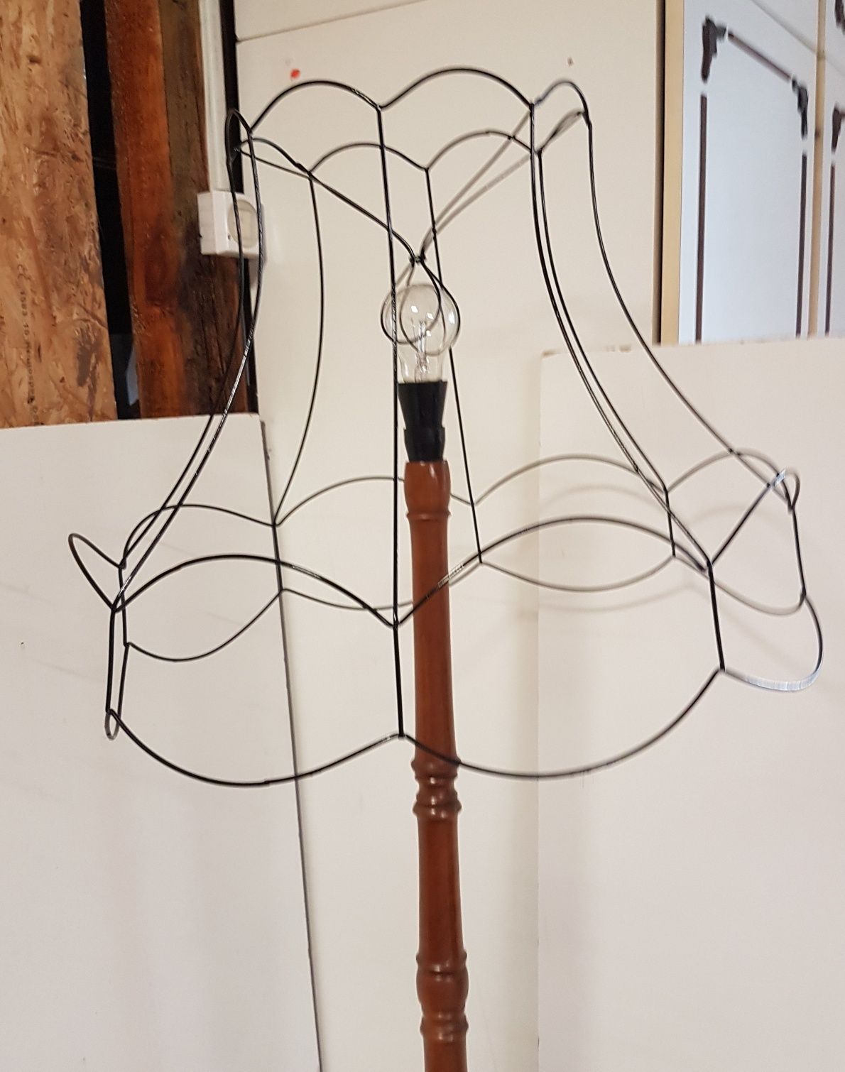 Lampa ze stolikiem stylowa vintage z PRL